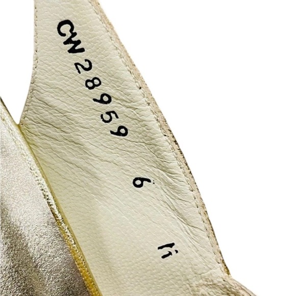 Sold Stuart Weitzman Gold Slingback Peep Toe Heels Size 6 - Picture 10 of 11